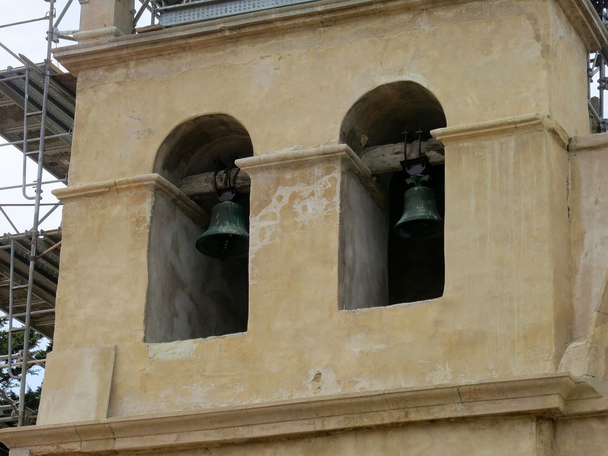 Mission San Carlos Borromeo de Carmelo (Carmel, CA) - basilica exterior, mission bells